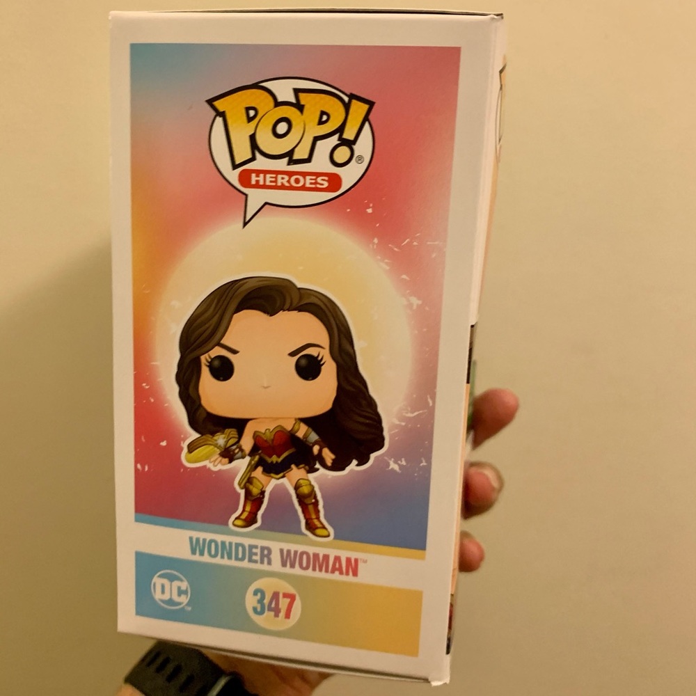 NIB Wonder Woman 1984 Exclusive Funko Pop 347 - Picture 6 of 8